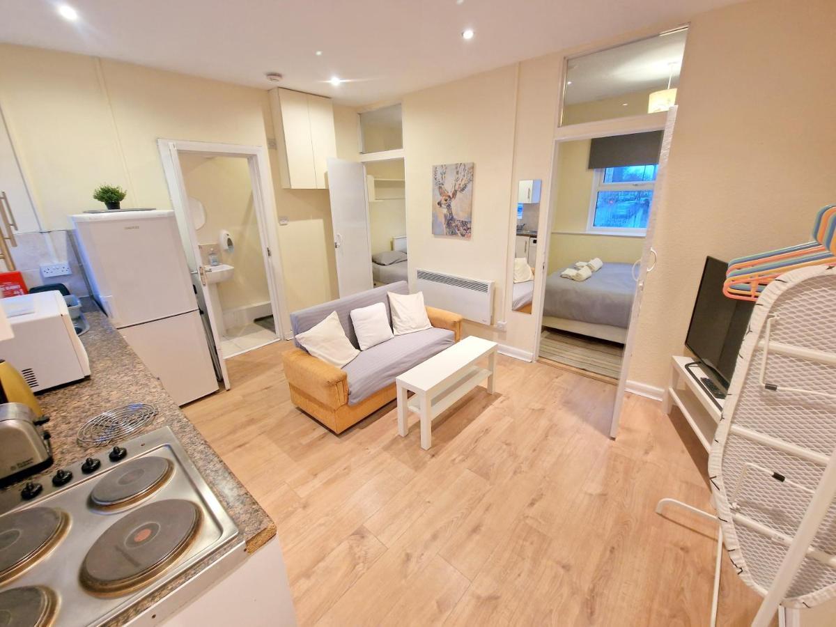 Super Studio With Two Bedrooms - Five Minutes From The Station! London Ngoại thất bức ảnh