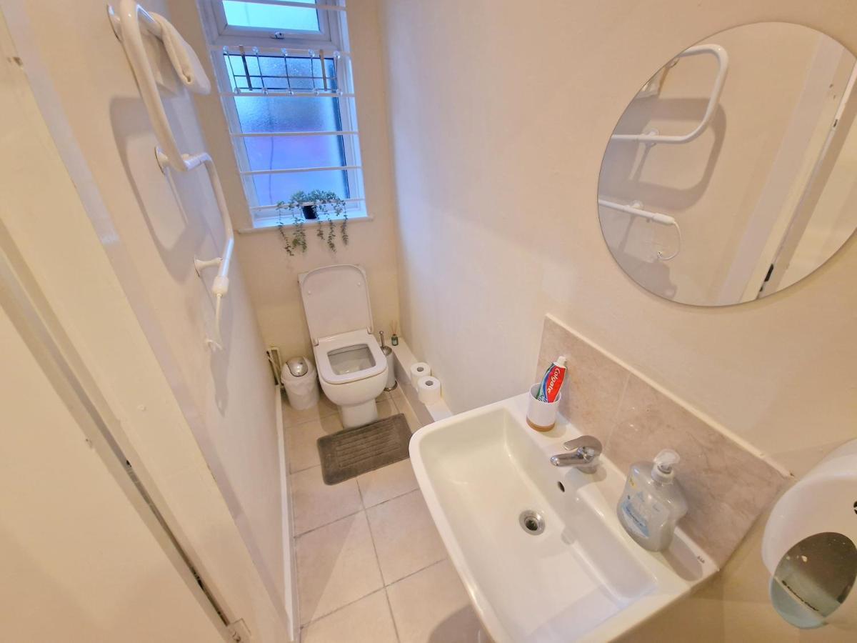 Super Studio With Two Bedrooms - Five Minutes From The Station! London Ngoại thất bức ảnh