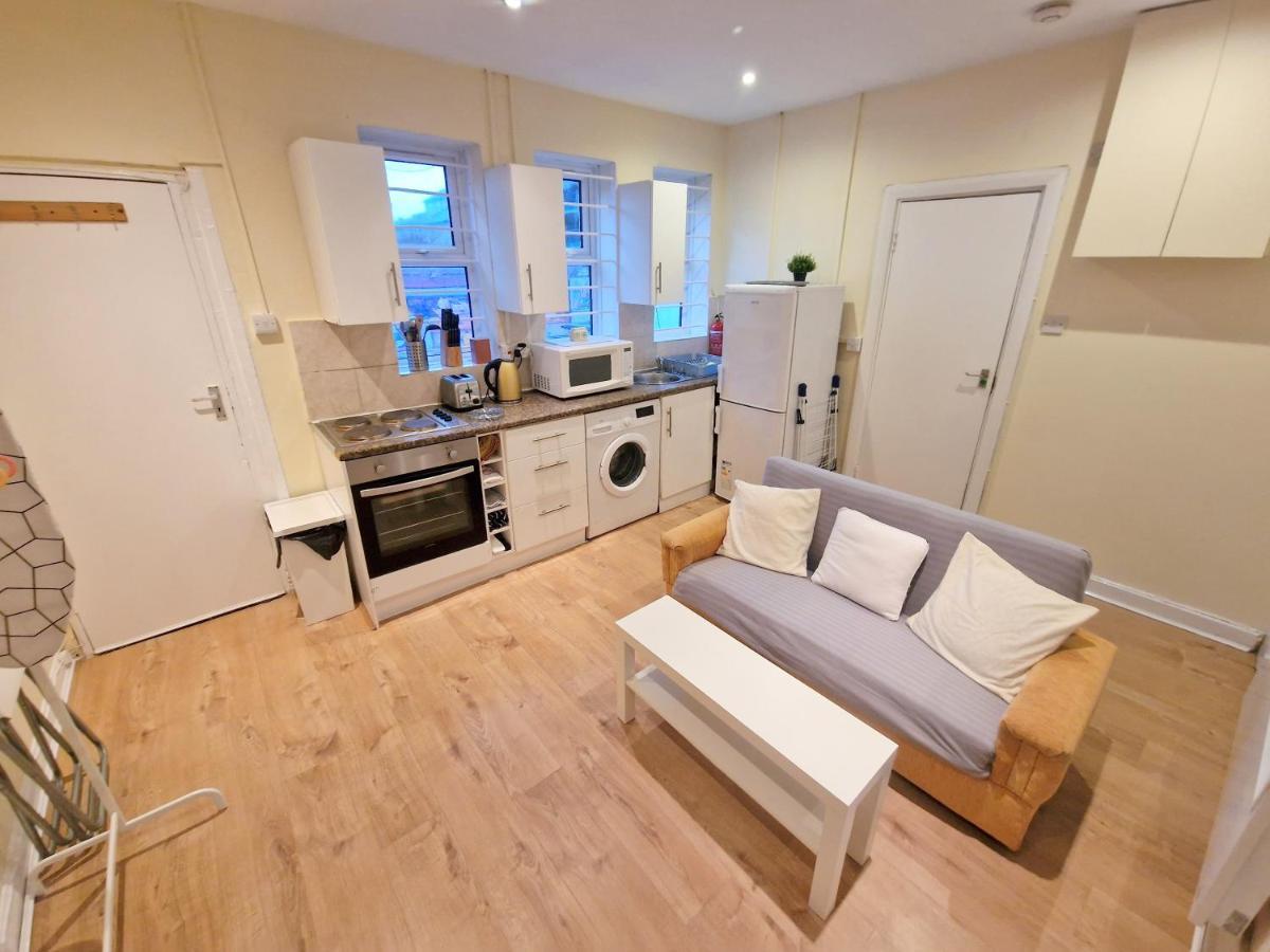 Super Studio With Two Bedrooms - Five Minutes From The Station! London Ngoại thất bức ảnh